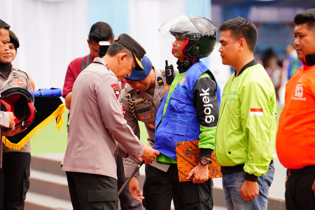 Kapolri Pimpin Apel Ojol Kamtibmas di Jabar: Bersatu Padu Jaga Keamanan