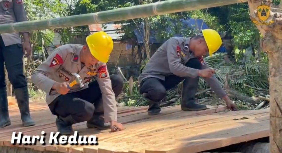 Brimob Polda Sulteng Bangun Jembatan Sementara Penghubung Wani 3–Labuan Kungguma