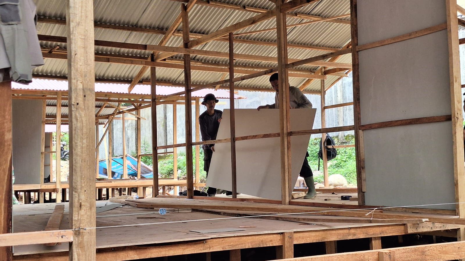 Polri Bangun 100 Unit Huntara untuk Warga Terdampak Bencana di Kapalo Koto, Padang