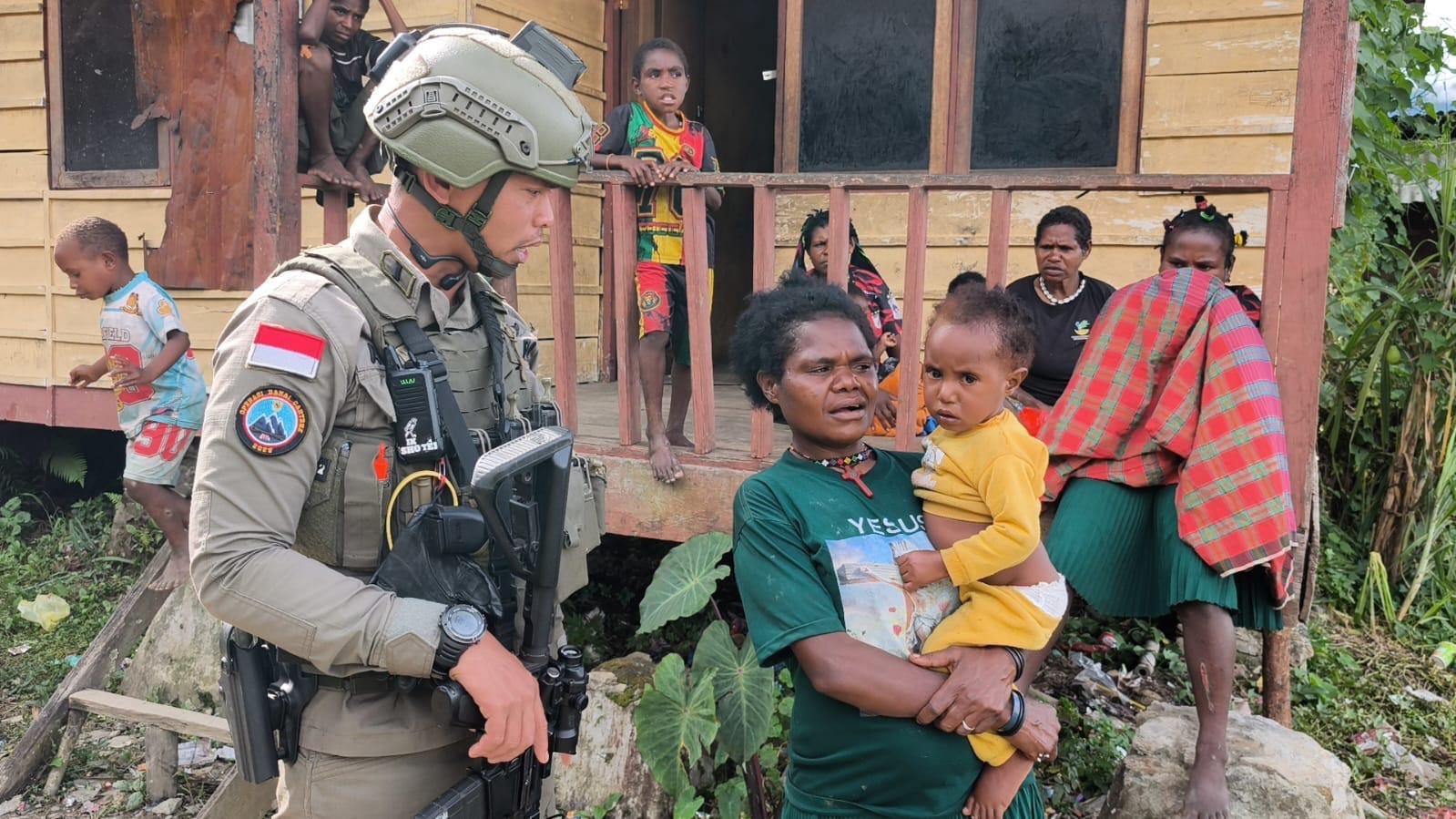 Bantuan Presiden RI Disalurkan kepada Pengungsi Agisiga, Satgas Ops Damai Cartenz Gelar Trauma Healing di Intan Jaya