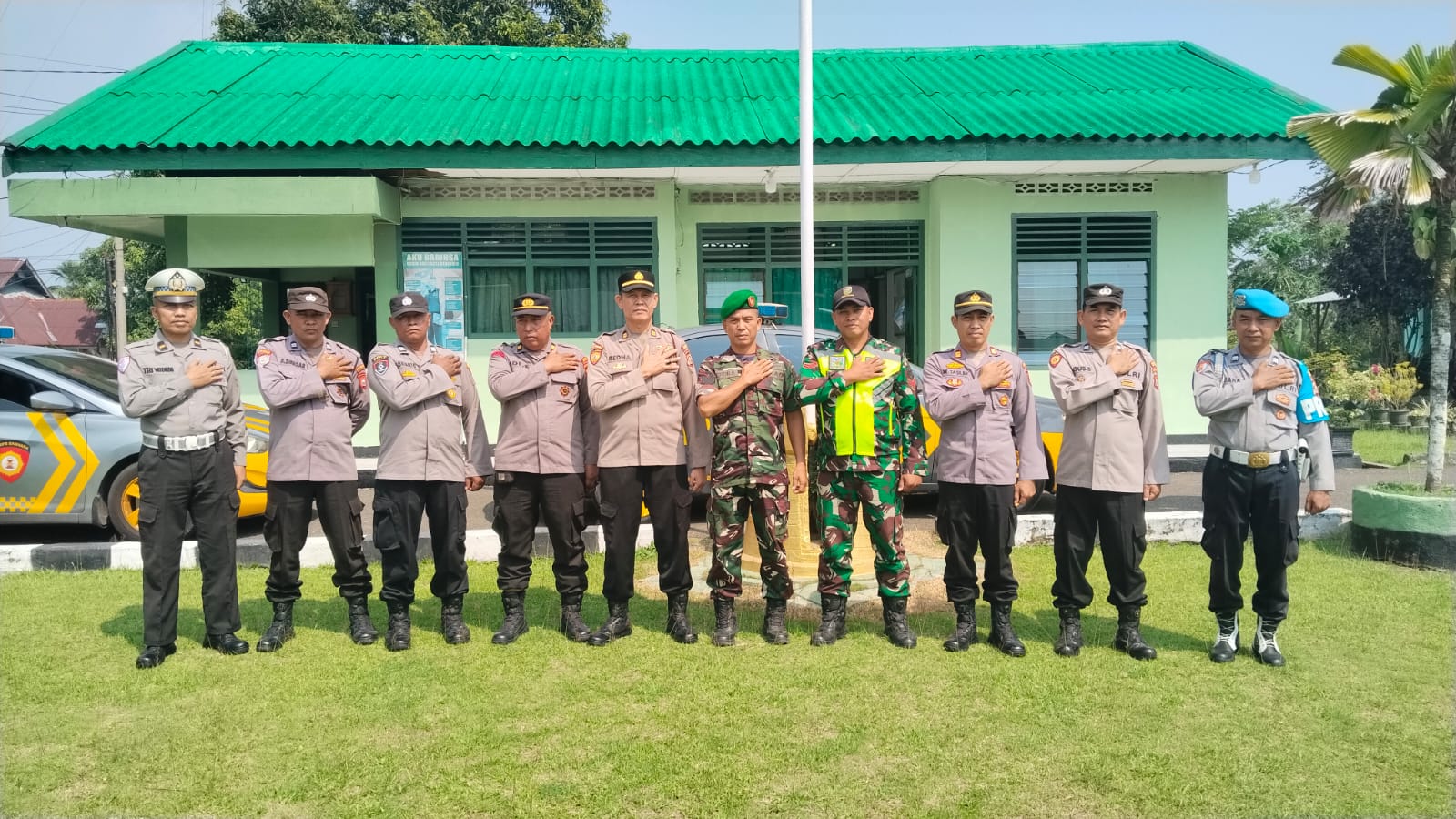Polsek Polsek Teluk Segara dan Polsek Muara Bangkahulu Perkuat Sinergitas melalui Silaturahmi ke Koramil 407-06 MBH