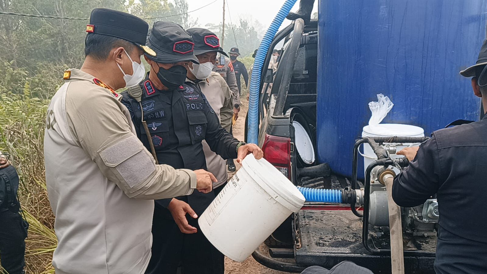 Polda Kalteng Optimalkan Serbuk Tepung Singkong “Hertindo AF31”, Untuk Padamkan Bara di Lahan Gambut